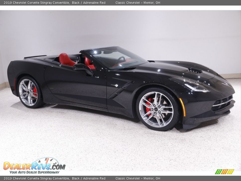 Front 3/4 View of 2019 Chevrolet Corvette Stingray Convertible Photo #1