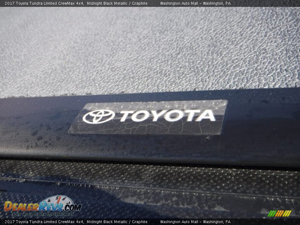 2017 Toyota Tundra Limited CrewMax 4x4 Midnight Black Metallic / Graphite Photo #18