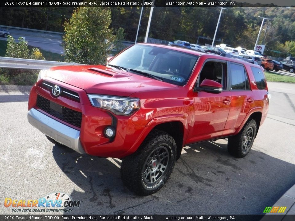 Front 3/4 View of 2020 Toyota 4Runner TRD Off-Road Premium 4x4 Photo #13