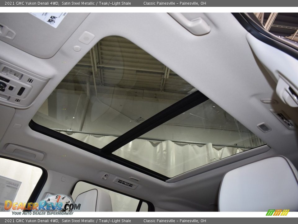 Sunroof of 2021 GMC Yukon Denali 4WD Photo #6