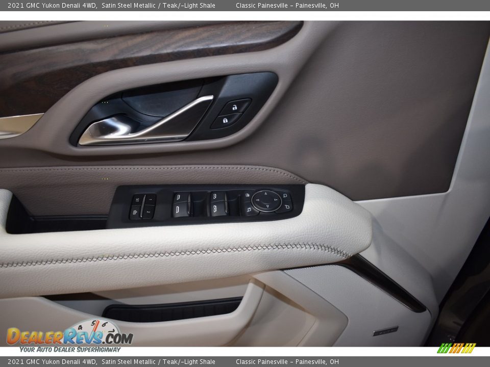 Door Panel of 2021 GMC Yukon Denali 4WD Photo #10