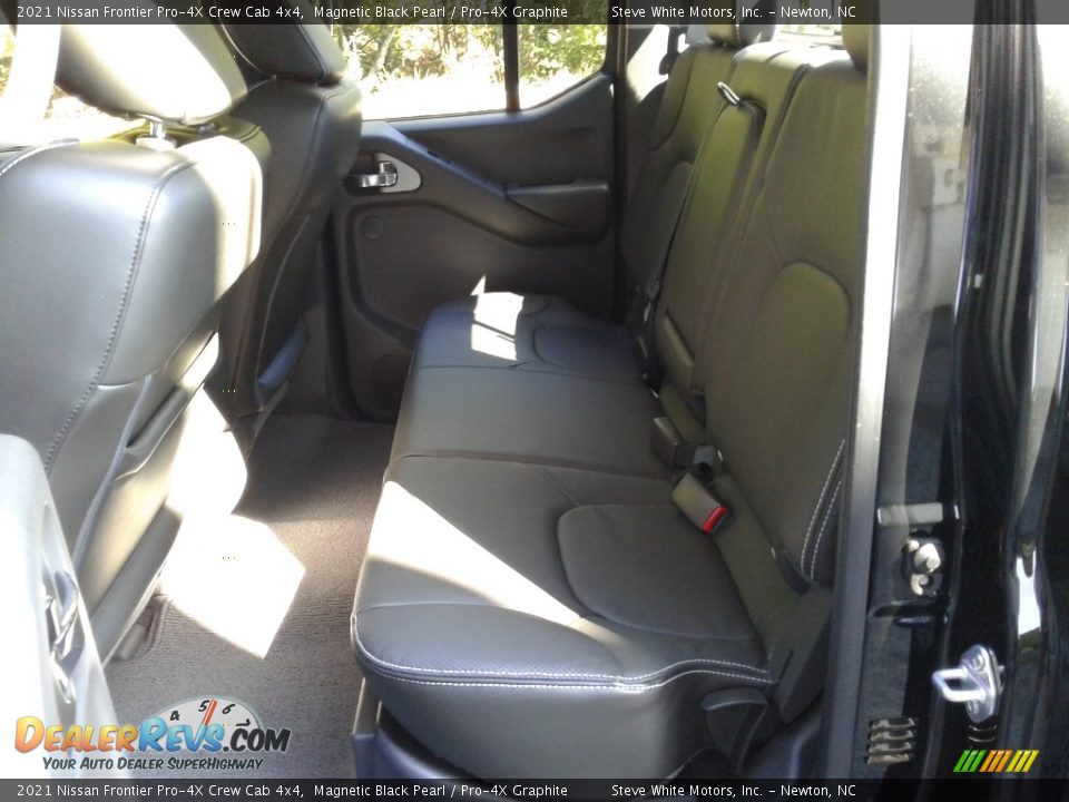 Rear Seat of 2021 Nissan Frontier Pro-4X Crew Cab 4x4 Photo #15