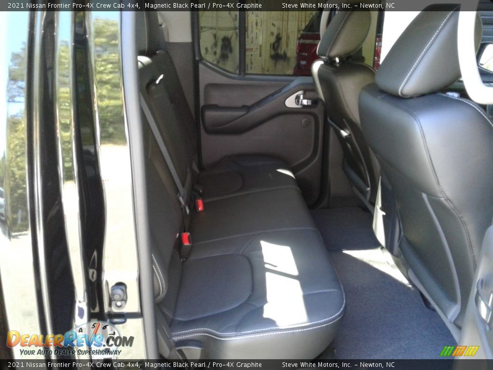 Rear Seat of 2021 Nissan Frontier Pro-4X Crew Cab 4x4 Photo #16