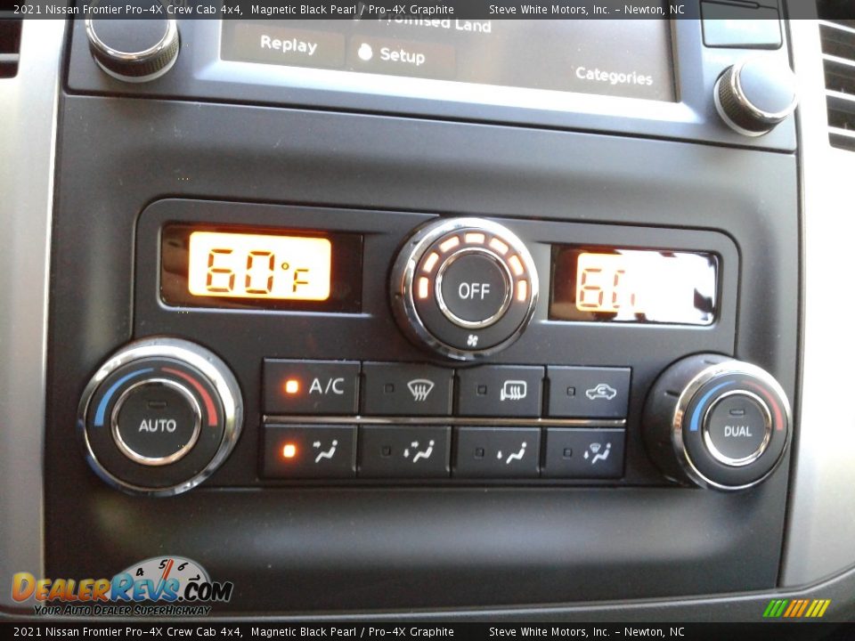 Controls of 2021 Nissan Frontier Pro-4X Crew Cab 4x4 Photo #26