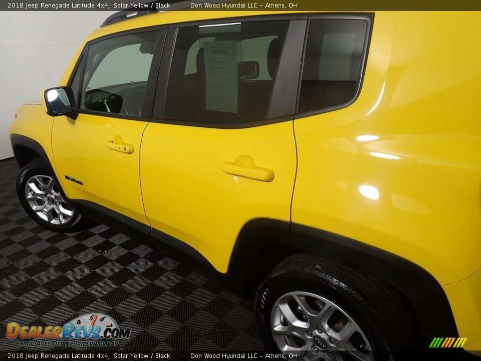 2018 Jeep Renegade Latitude 4x4 Solar Yellow / Black Photo #18
