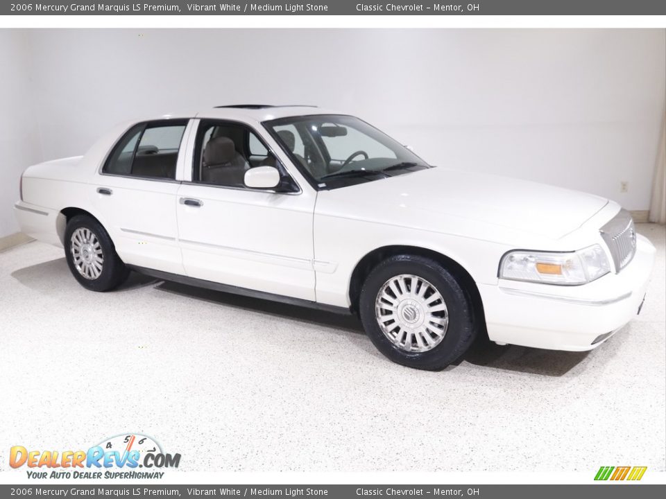 Front 3/4 View of 2006 Mercury Grand Marquis LS Premium Photo #1