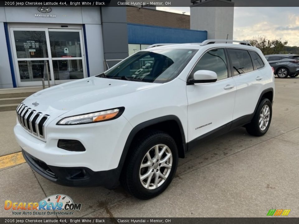 2016 Jeep Cherokee Latitude 4x4 Bright White / Black Photo #1