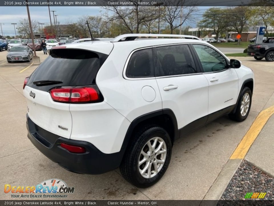 2016 Jeep Cherokee Latitude 4x4 Bright White / Black Photo #2