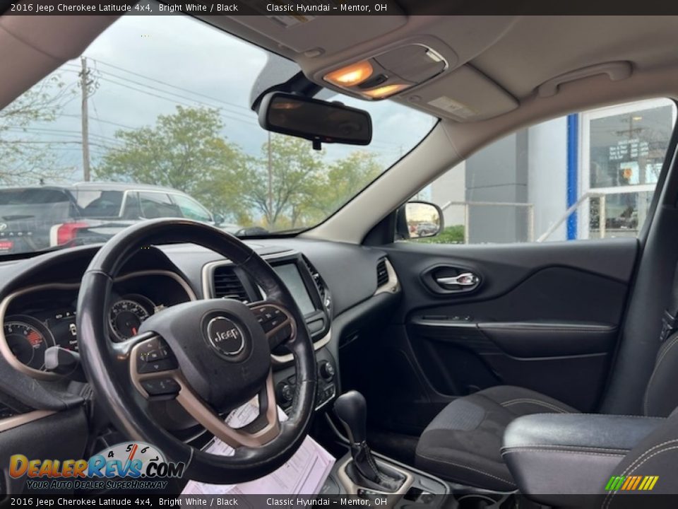 2016 Jeep Cherokee Latitude 4x4 Bright White / Black Photo #3