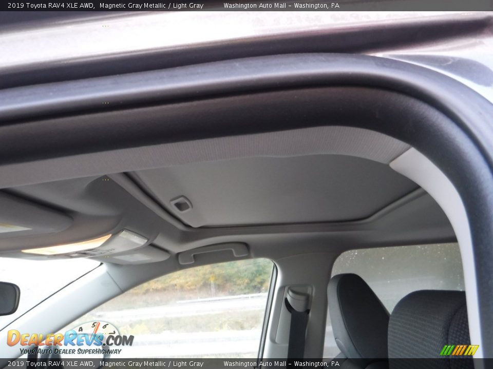 2019 Toyota RAV4 XLE AWD Magnetic Gray Metallic / Light Gray Photo #19