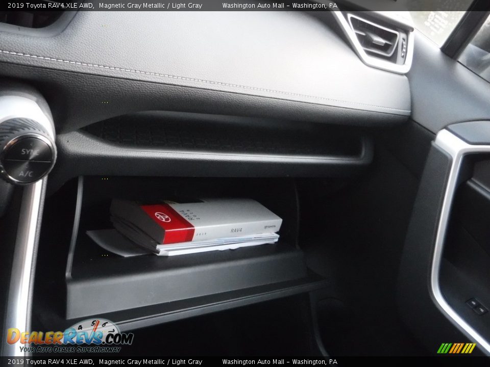 2019 Toyota RAV4 XLE AWD Magnetic Gray Metallic / Light Gray Photo #28