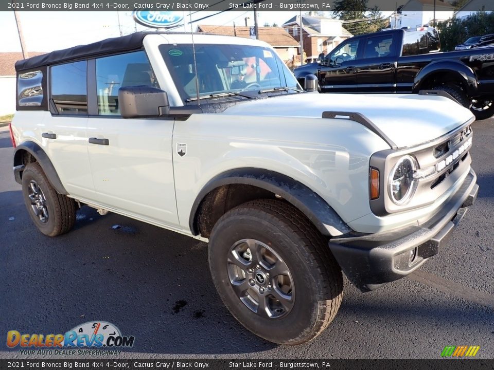 Front 3/4 View of 2021 Ford Bronco Big Bend 4x4 4-Door Photo #8