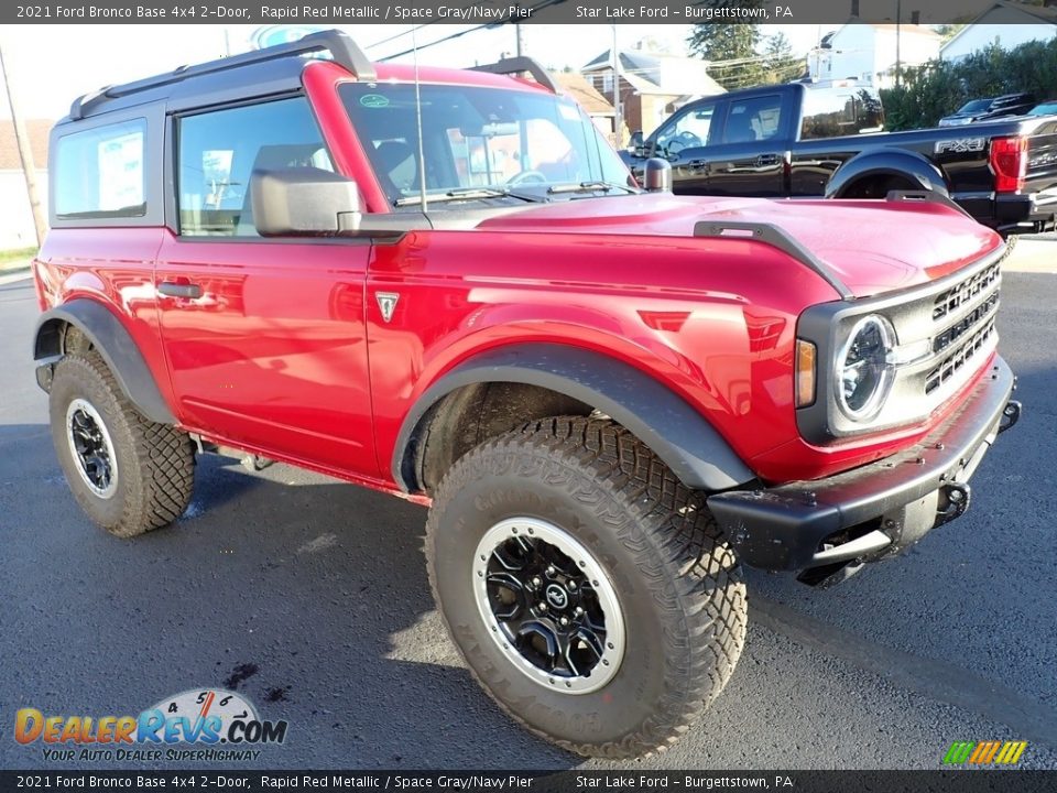 Front 3/4 View of 2021 Ford Bronco Base 4x4 2-Door Photo #8