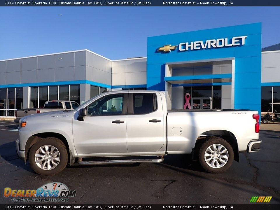 2019 Chevrolet Silverado 1500 Custom Double Cab 4WD Silver Ice Metallic / Jet Black Photo #3