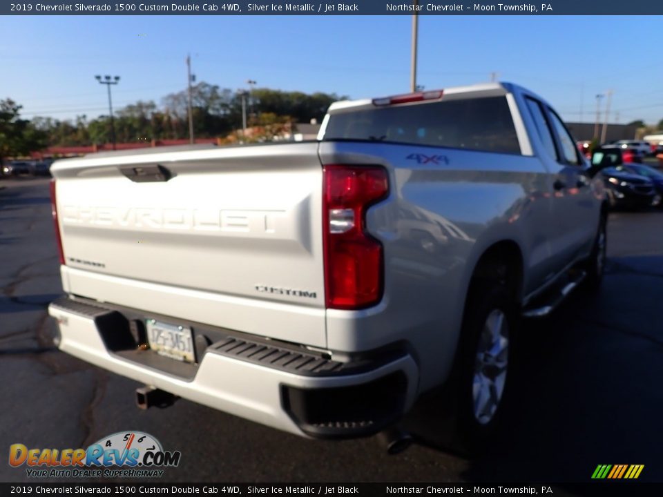 2019 Chevrolet Silverado 1500 Custom Double Cab 4WD Silver Ice Metallic / Jet Black Photo #7