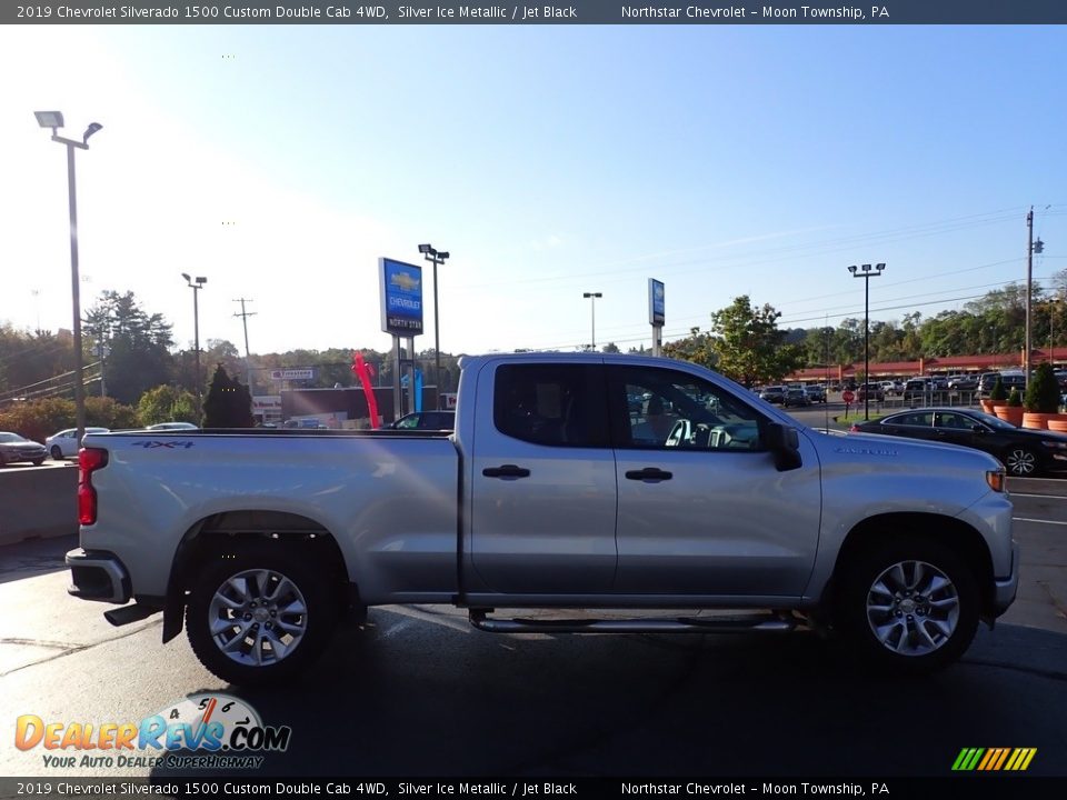 2019 Chevrolet Silverado 1500 Custom Double Cab 4WD Silver Ice Metallic / Jet Black Photo #9