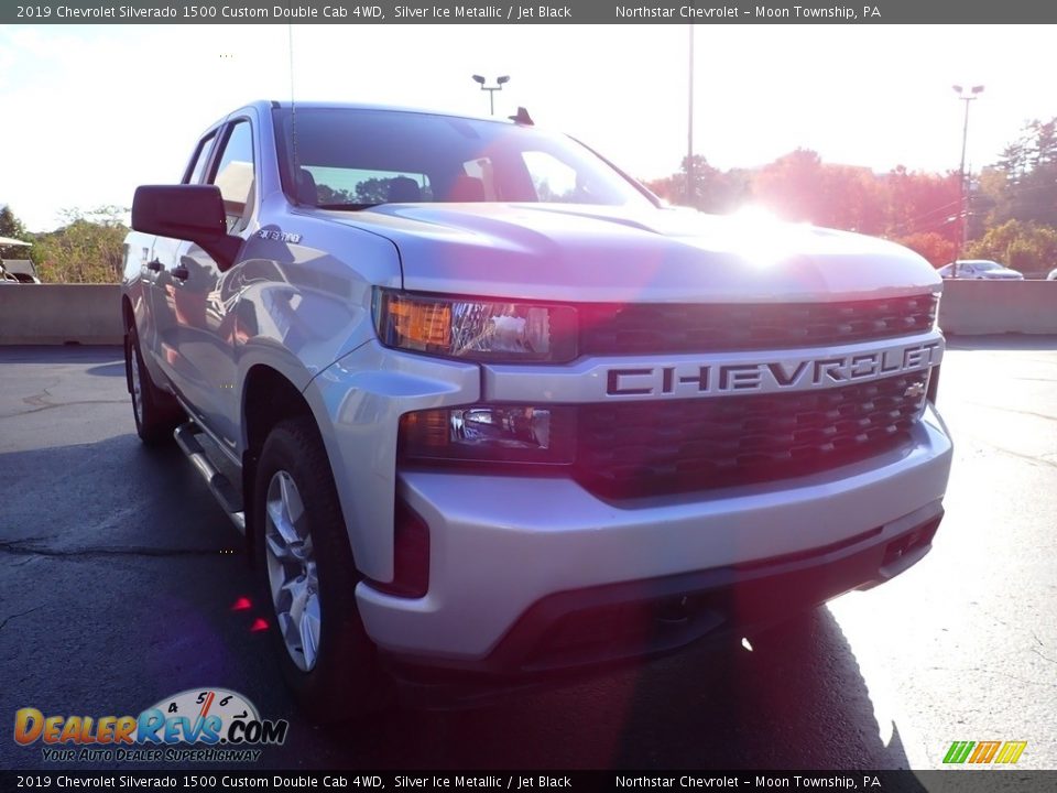 2019 Chevrolet Silverado 1500 Custom Double Cab 4WD Silver Ice Metallic / Jet Black Photo #11