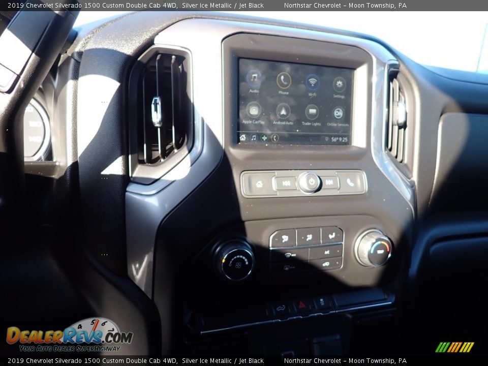 2019 Chevrolet Silverado 1500 Custom Double Cab 4WD Silver Ice Metallic / Jet Black Photo #18