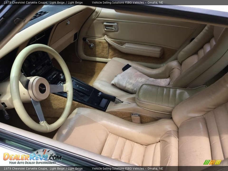 1979 Chevrolet Corvette Coupe Light Beige / Light Beige Photo #2