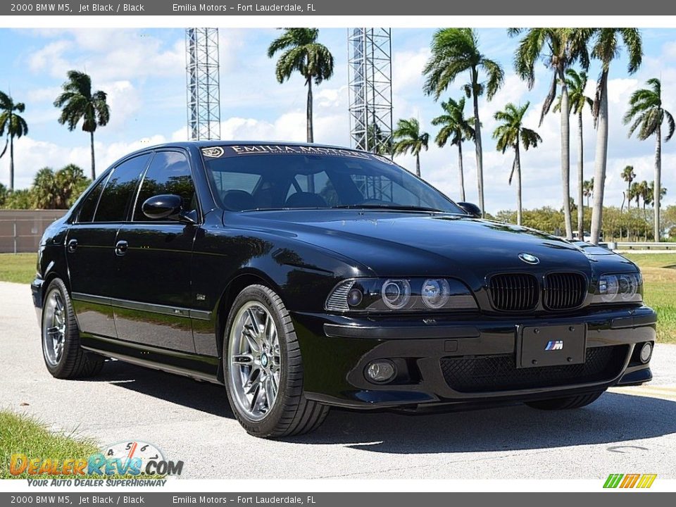 Front 3/4 View of 2000 BMW M5  Photo #1
