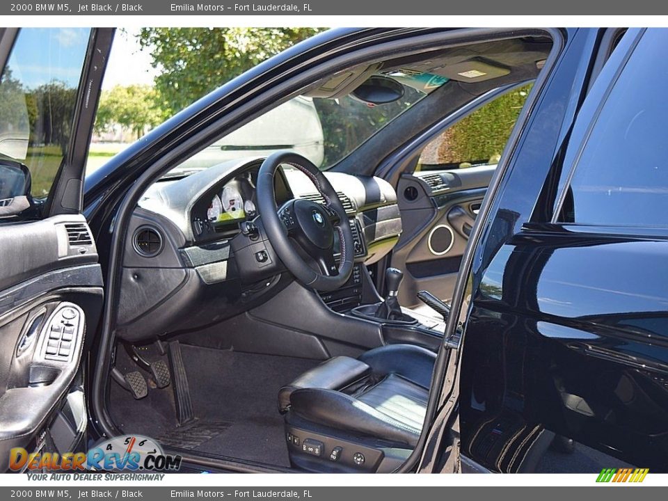 Front Seat of 2000 BMW M5  Photo #26