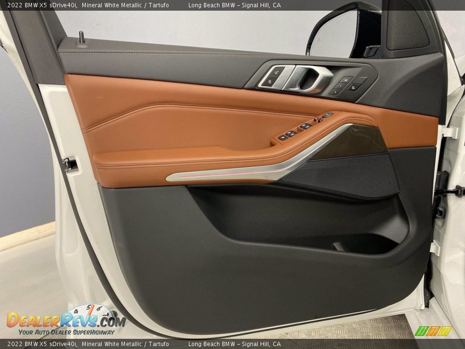 Door Panel of 2022 BMW X5 sDrive40i Photo #10