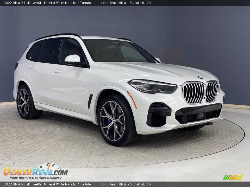 Front 3/4 View of 2022 BMW X5 sDrive40i Photo #27