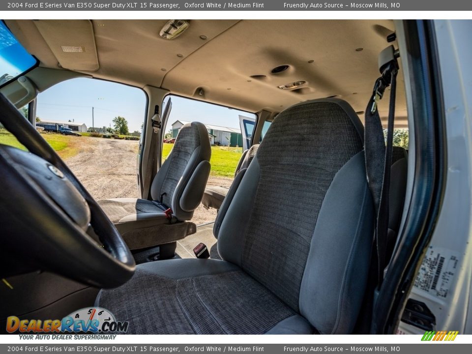 2004 Ford E Series Van E350 Super Duty XLT 15 Passenger Oxford White / Medium Flint Photo #17