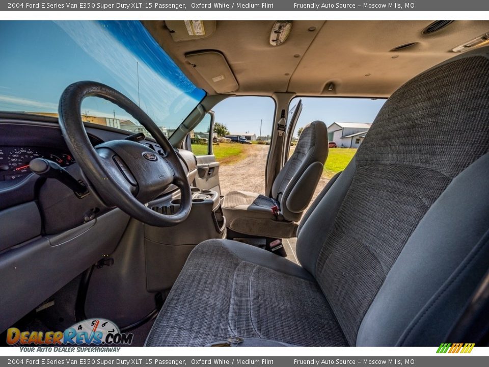 2004 Ford E Series Van E350 Super Duty XLT 15 Passenger Oxford White / Medium Flint Photo #18