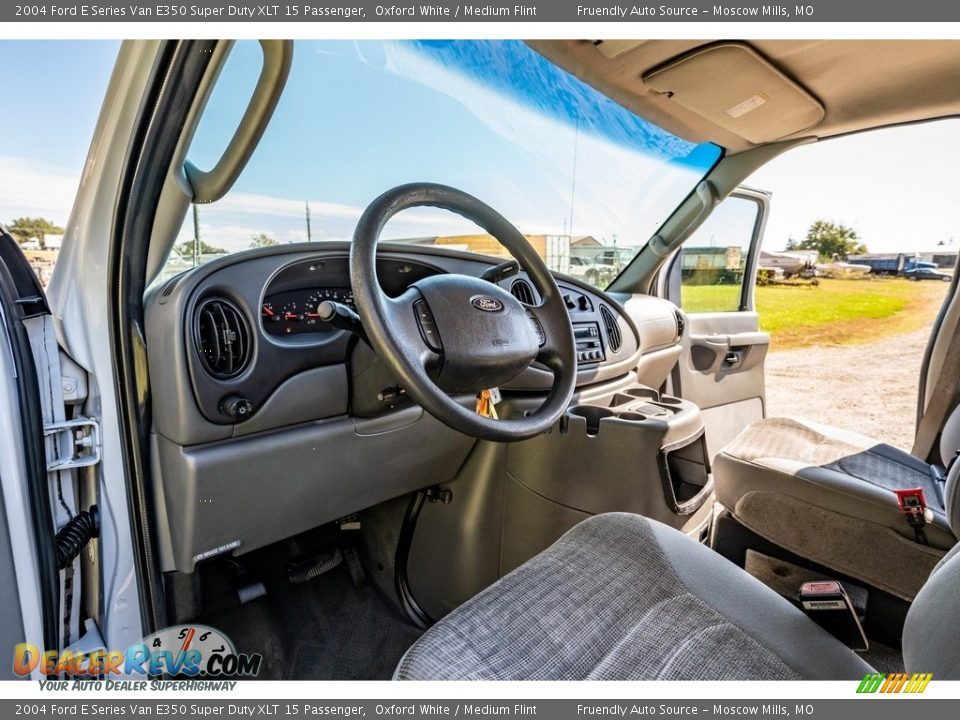 2004 Ford E Series Van E350 Super Duty XLT 15 Passenger Oxford White / Medium Flint Photo #19