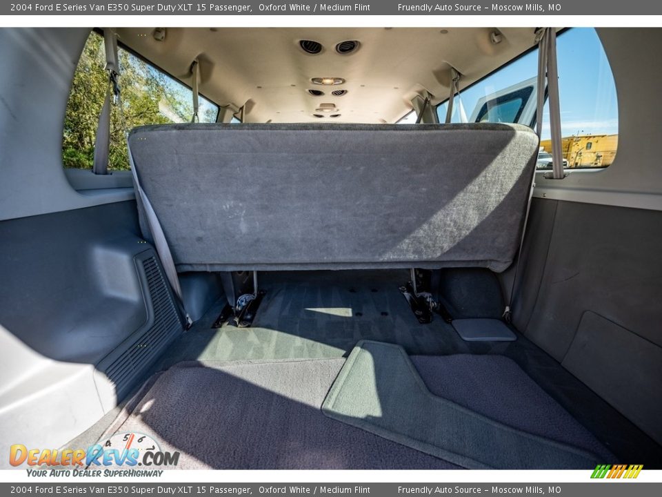 2004 Ford E Series Van E350 Super Duty XLT 15 Passenger Oxford White / Medium Flint Photo #22