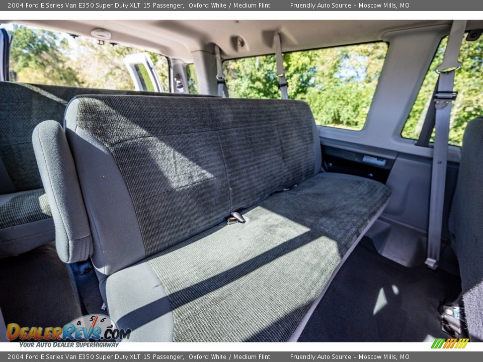 2004 Ford E Series Van E350 Super Duty XLT 15 Passenger Oxford White / Medium Flint Photo #25