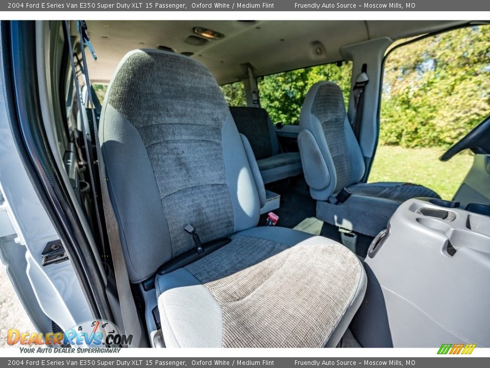 2004 Ford E Series Van E350 Super Duty XLT 15 Passenger Oxford White / Medium Flint Photo #30