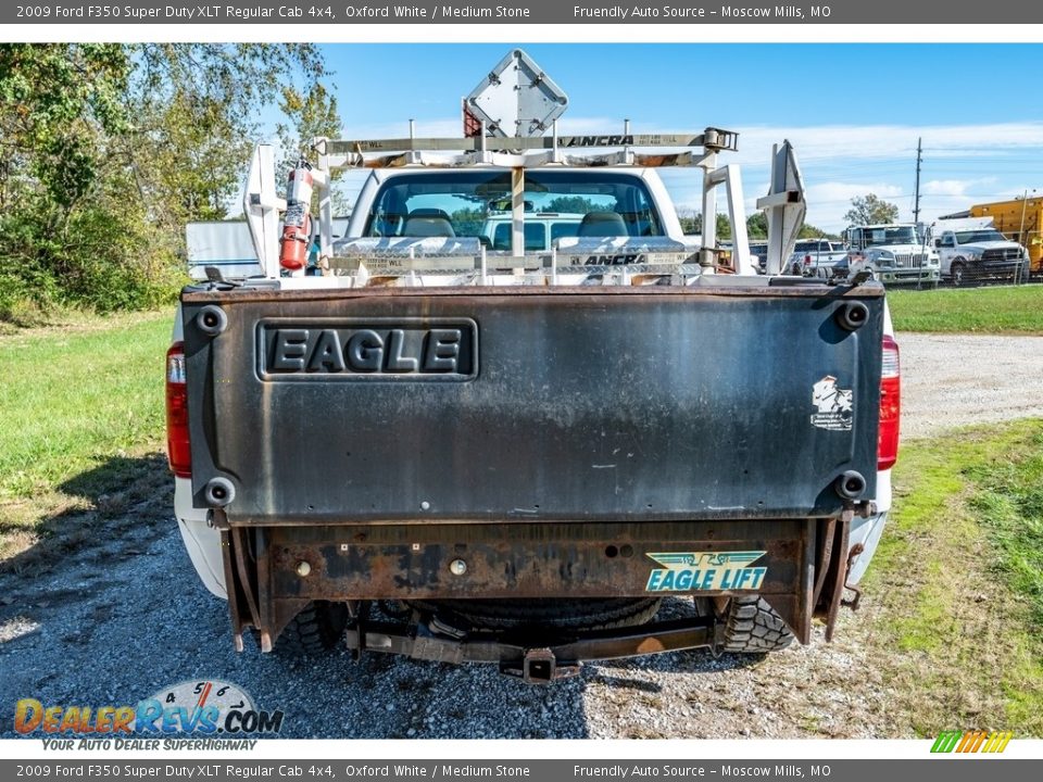 2009 Ford F350 Super Duty XLT Regular Cab 4x4 Oxford White / Medium Stone Photo #5