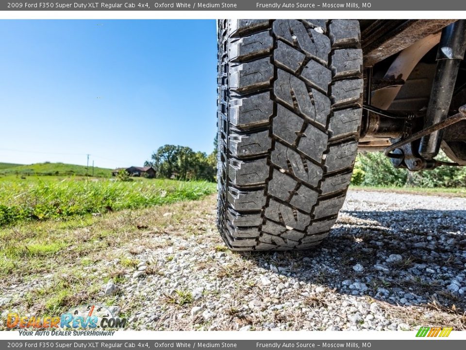 2009 Ford F350 Super Duty XLT Regular Cab 4x4 Oxford White / Medium Stone Photo #12