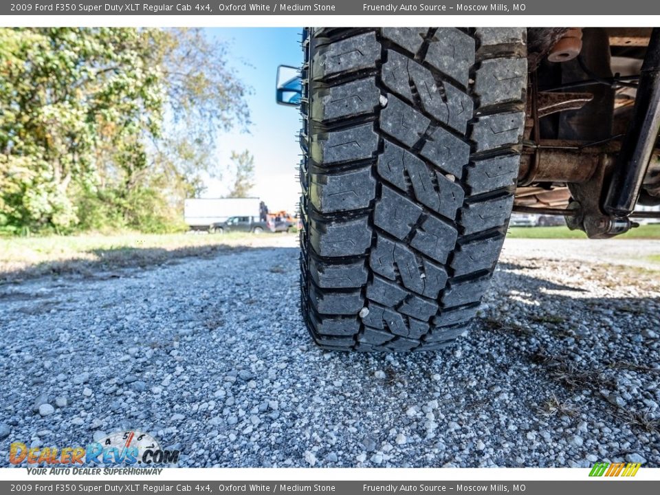 2009 Ford F350 Super Duty XLT Regular Cab 4x4 Oxford White / Medium Stone Photo #15