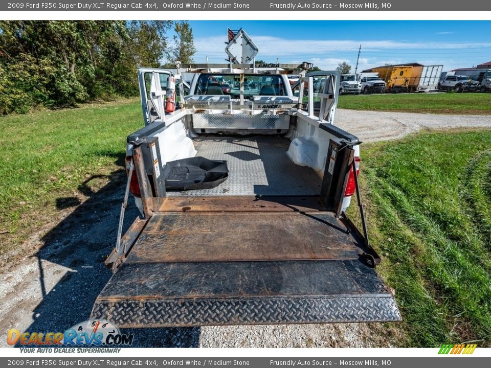 2009 Ford F350 Super Duty XLT Regular Cab 4x4 Oxford White / Medium Stone Photo #22