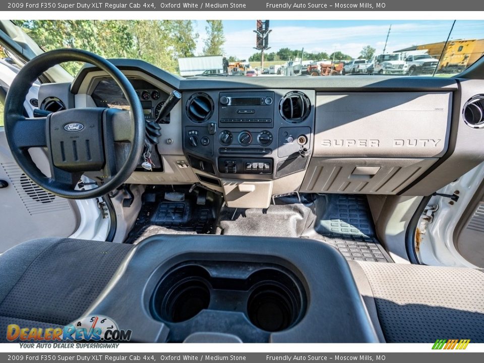 2009 Ford F350 Super Duty XLT Regular Cab 4x4 Oxford White / Medium Stone Photo #30