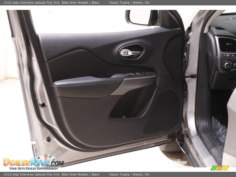 2019 Jeep Cherokee Latitude Plus 4x4 Billet Silver Metallic / Black Photo #4