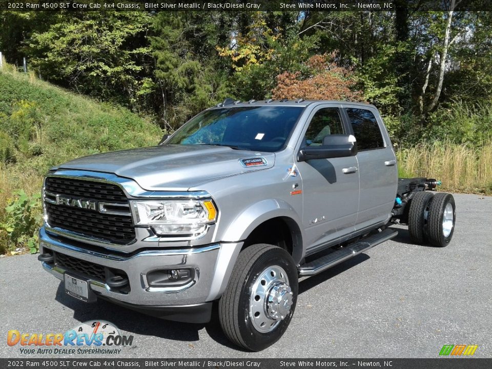 Front 3/4 View of 2022 Ram 4500 SLT Crew Cab 4x4 Chassis Photo #2