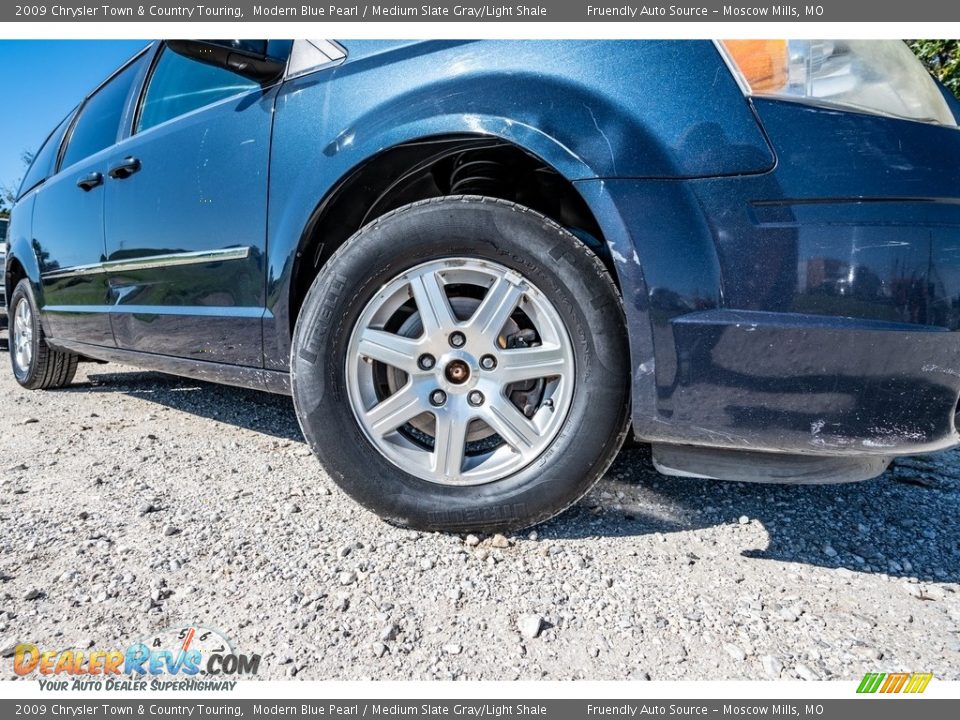 2009 Chrysler Town & Country Touring Modern Blue Pearl / Medium Slate Gray/Light Shale Photo #2