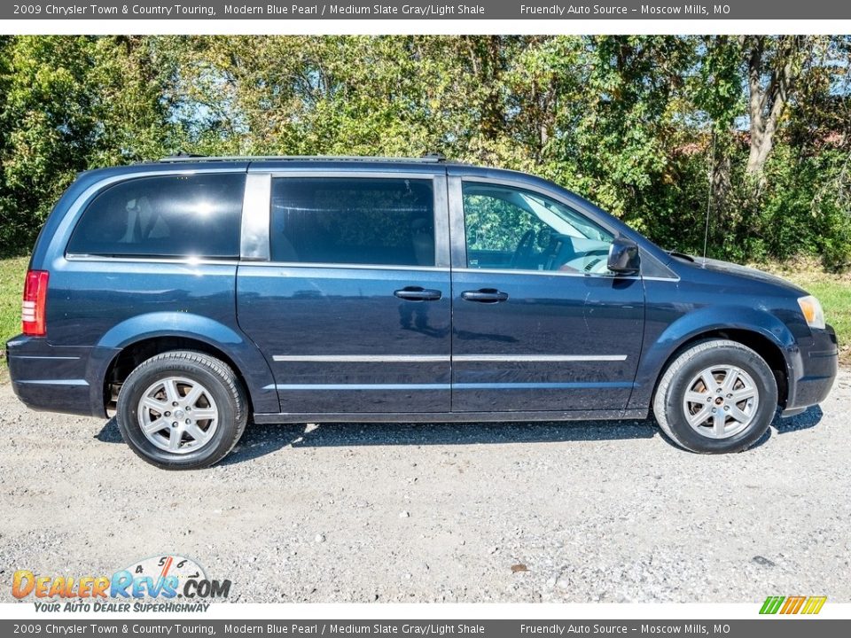 2009 Chrysler Town & Country Touring Modern Blue Pearl / Medium Slate Gray/Light Shale Photo #3