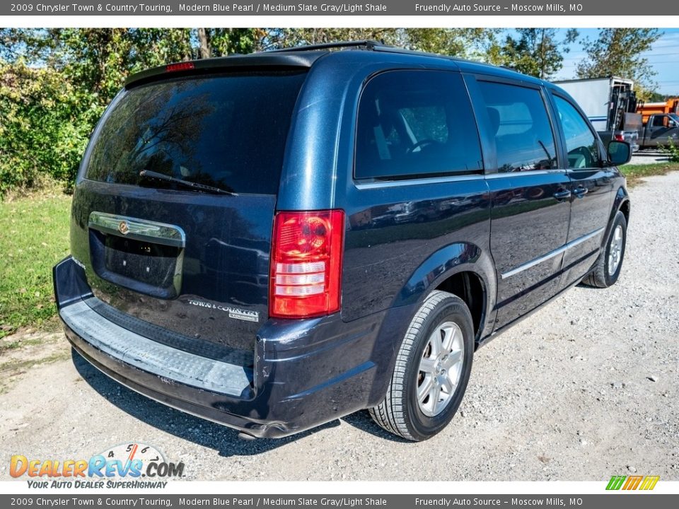 2009 Chrysler Town & Country Touring Modern Blue Pearl / Medium Slate Gray/Light Shale Photo #4