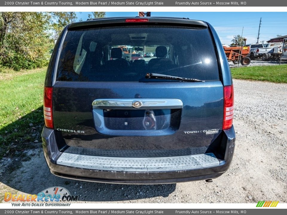 2009 Chrysler Town & Country Touring Modern Blue Pearl / Medium Slate Gray/Light Shale Photo #5