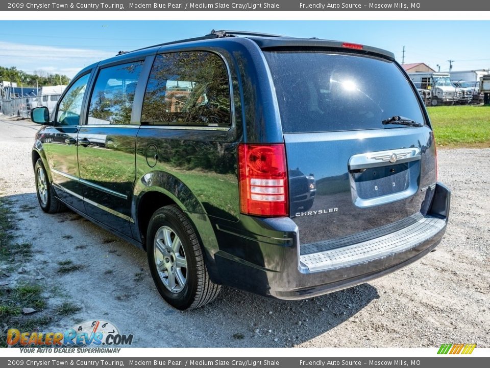 2009 Chrysler Town & Country Touring Modern Blue Pearl / Medium Slate Gray/Light Shale Photo #6