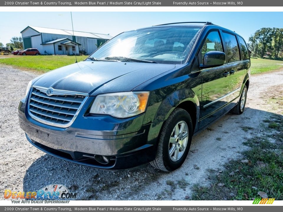 2009 Chrysler Town & Country Touring Modern Blue Pearl / Medium Slate Gray/Light Shale Photo #8