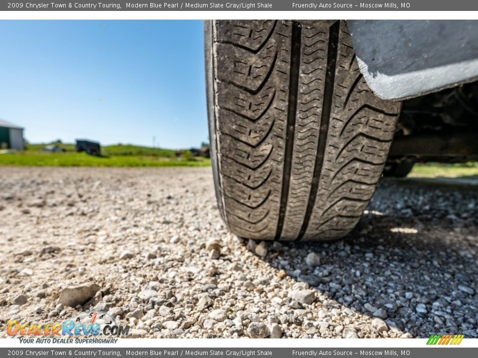 2009 Chrysler Town & Country Touring Modern Blue Pearl / Medium Slate Gray/Light Shale Photo #11