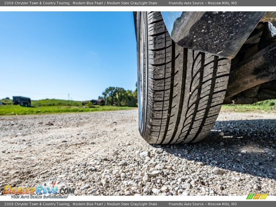 2009 Chrysler Town & Country Touring Modern Blue Pearl / Medium Slate Gray/Light Shale Photo #12