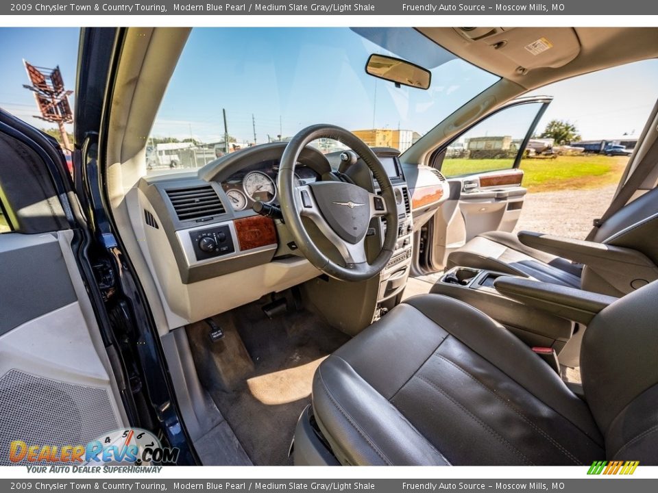 2009 Chrysler Town & Country Touring Modern Blue Pearl / Medium Slate Gray/Light Shale Photo #19