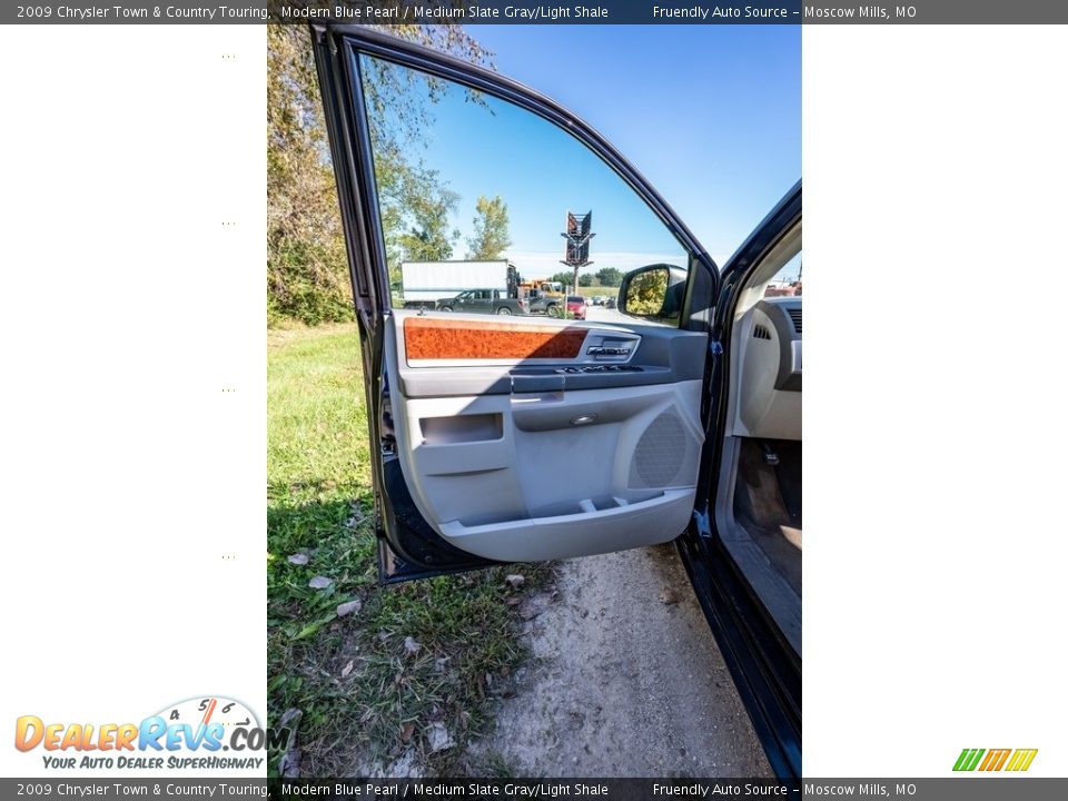 2009 Chrysler Town & Country Touring Modern Blue Pearl / Medium Slate Gray/Light Shale Photo #20